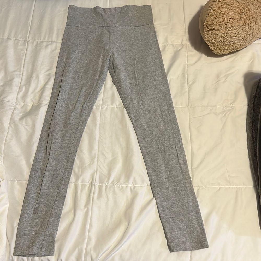 Forever 21 grey leggings 🤍